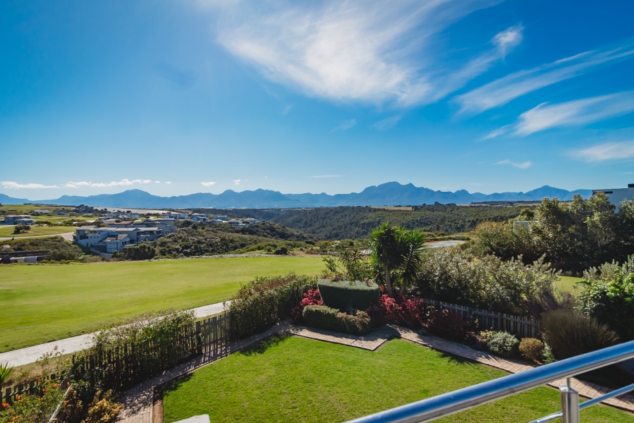4 Bedroom Property for Sale in Herolds Bay Western Cape